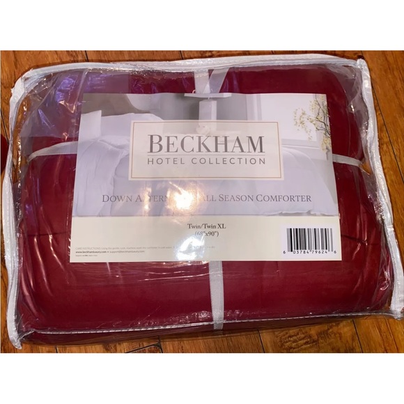 Beckham Hotel Twin/Twin XL Collection Comforter – 1300 Series Goose Down Alte... - Picture 2 of 4